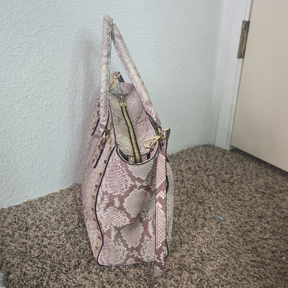 Michael Kors Pink Faux Snake Skin Leather Tote Bag W/ Gold Studs (NWOT)โจ๏ธ๐โจ๏ธ - Picture 6 of 10